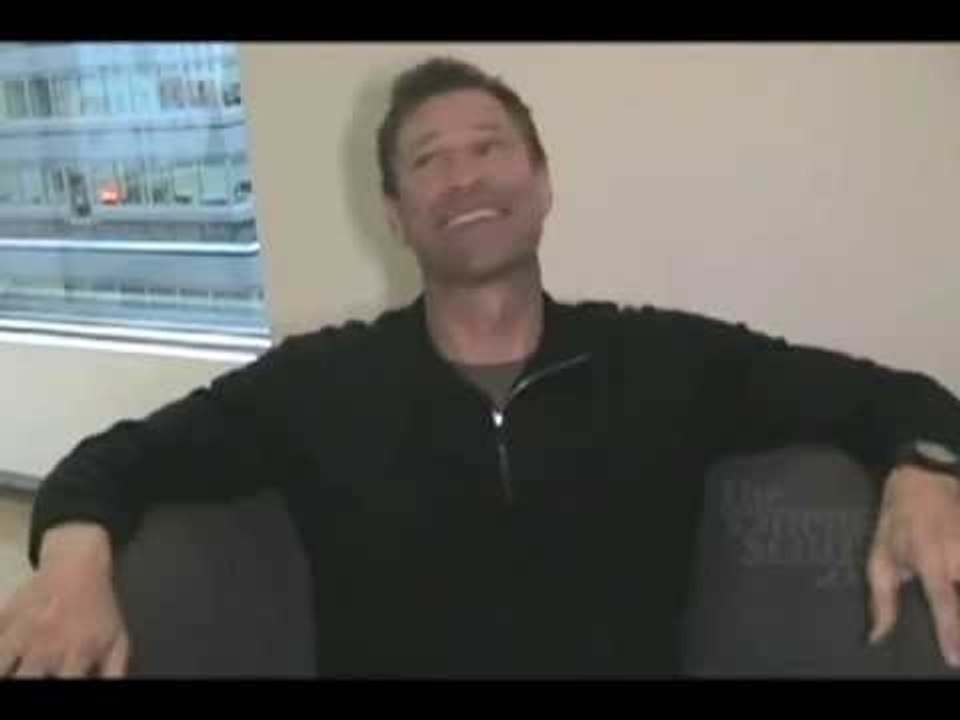 Aaron Eckhart Exclusive Interview for the movie Battle: Los Angeles