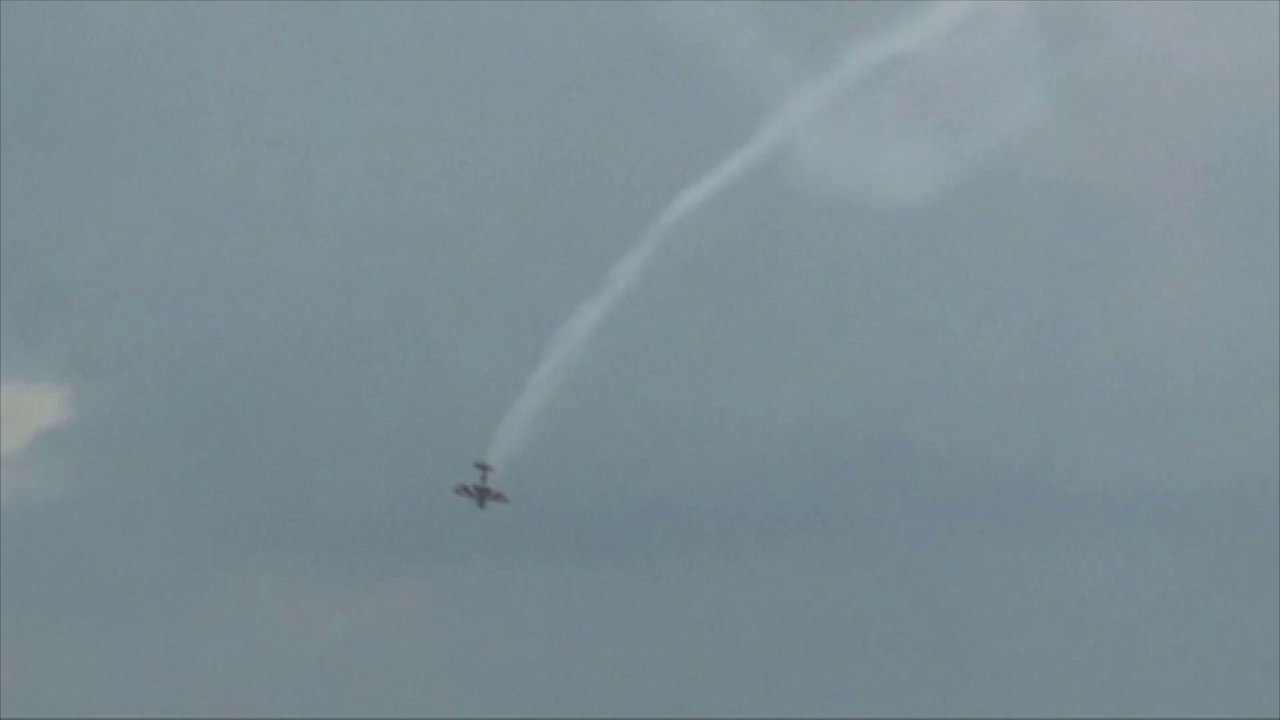Un avion s'écrase en plein spectacle aérien