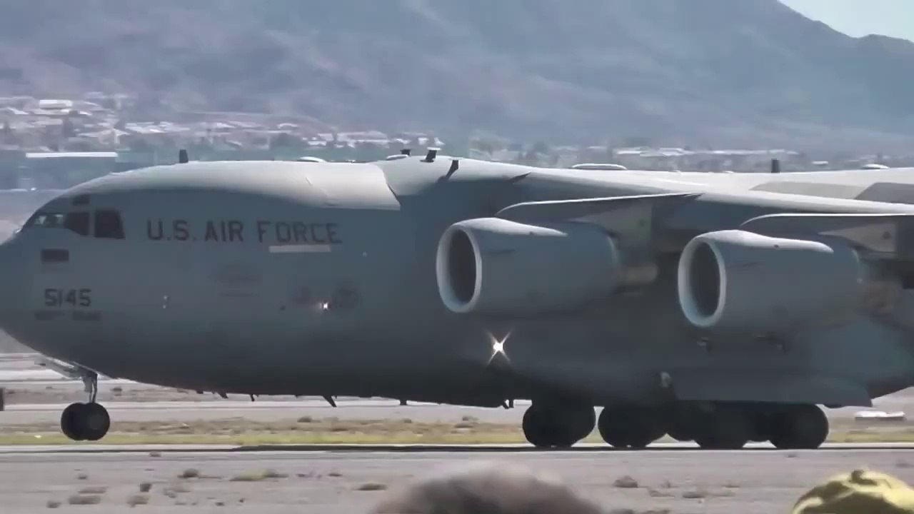 Boeing C-17 Lands --Then Goes Backwards! _Globemaster..
