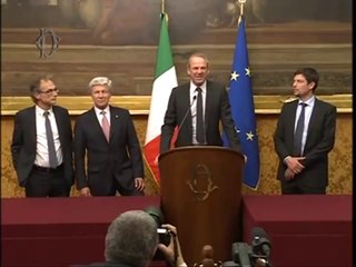 Télécharger la video: Roma - Le consultazioni a Montecitorio. Autonomie del Senato (27.03.13)