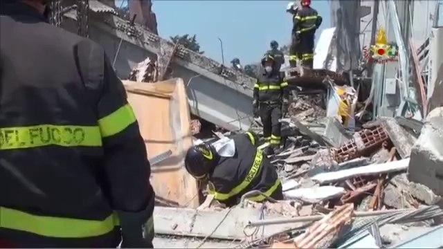 Medolla Cavezzo Mirandola (MO) - Terremoto - Danni zona industriale - Euthronics 1 (29.05.12)