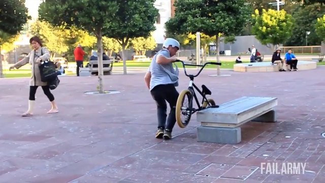 Crash, accident en sport, ados débiles et animaux fou : Les meilleurs FAIL de Mai 2014!