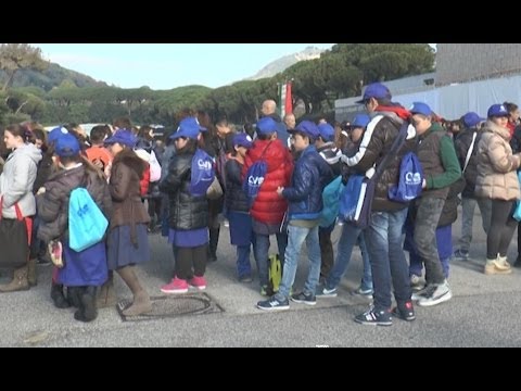 Video Napoli - Unicef, De Magistris dà cittadinanza a tre bimbi rom -live- (05.12.13)
