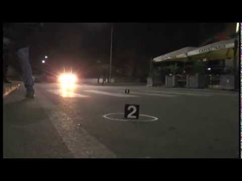 Boscoreale (NA) - Agguato, ferite tre persone davanti a un bar -1- (04.11.13)