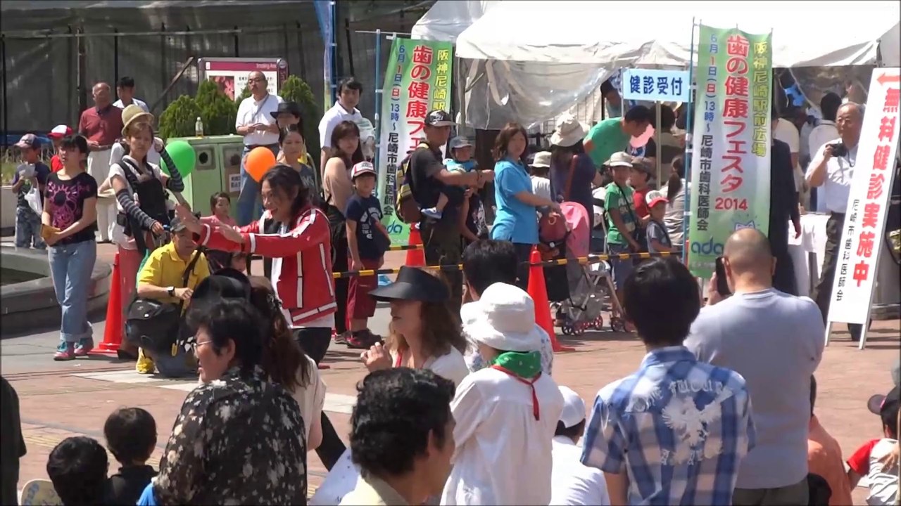歯の健康フェスタ2014 尼崎駅前広場でフラッシュモブ １回目 1080p