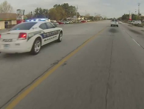 Un motard échappe à la police en Yamaha R6