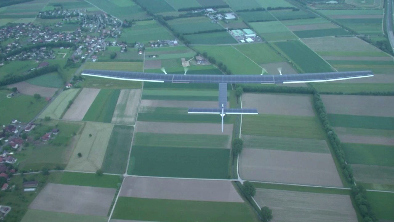 Avião que funciona com energia solar faz primeiro voo
