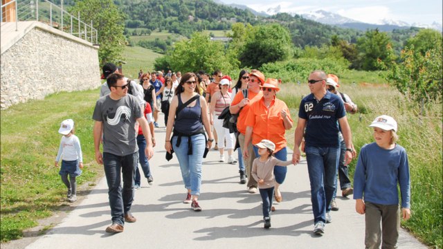 Diaporama de la Ballade des Saveurs & Racladrône avec les Drônois d'ailleurs le Dimanche 25 mai 2014 à Drône Savièse