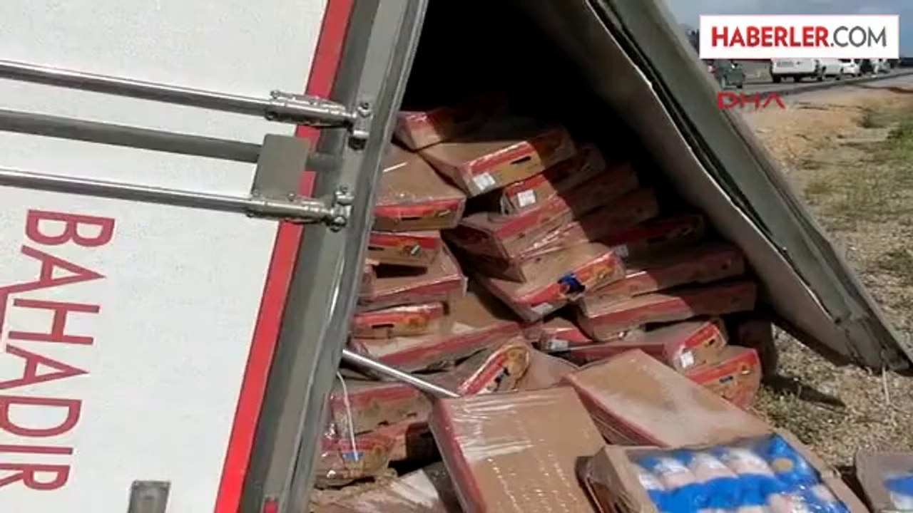 Suşehri'nde Tavuk Eti Yüklü Tır Devrildi