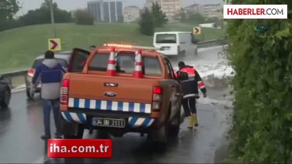 Esenler'de 80 Santimetrelik Dolu Birikintisi Oluştu