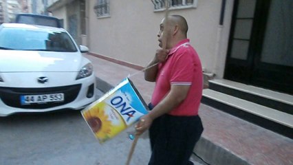 Malatyalı Kâzım'dan türkülü davul resitali-Sultan Kılıç