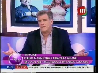 Diego Maradona y Graciela Alfano. Besos y pasión en vivo