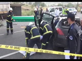 ANKARA – İZMİR KARAYOLUNDA MEYDANA GELEN TRAFİK KAZASINDA 3 KİŞİ HAYATINI KAYBETTİ