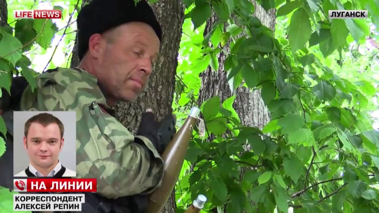 Из здания военной части в Луганске по ополченцам был открыт огонь