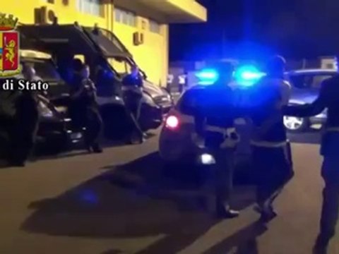 Sicilia - Sbarco di migranti (02.06.14)