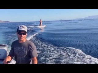 'YUNUSLAR' SU KAYAĞI YAPAN GENÇ KIZA KUR YAPARKEN