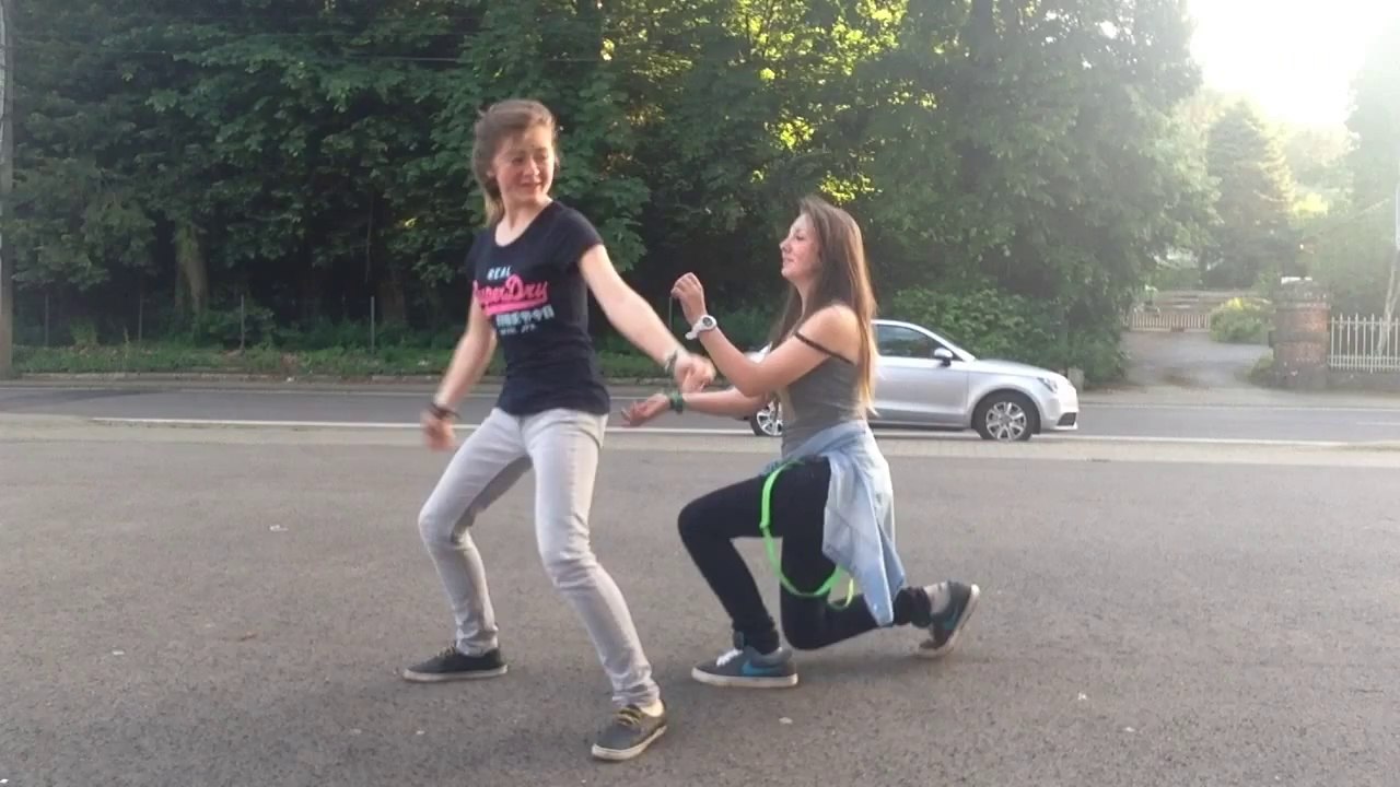 Dj King Serenity - CLAP and FEET - Elisabeth & Tifany !!! yes we can