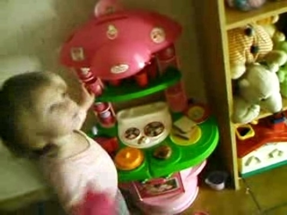 dana dans sa chambre