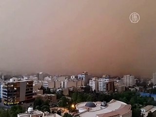 Мощнейшая песчаная буря обрушилась на Тегеран
