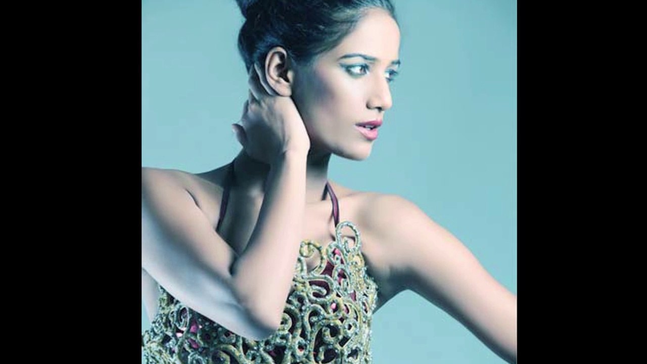 Poonam Pandey Cheers KKR In Purple BR@