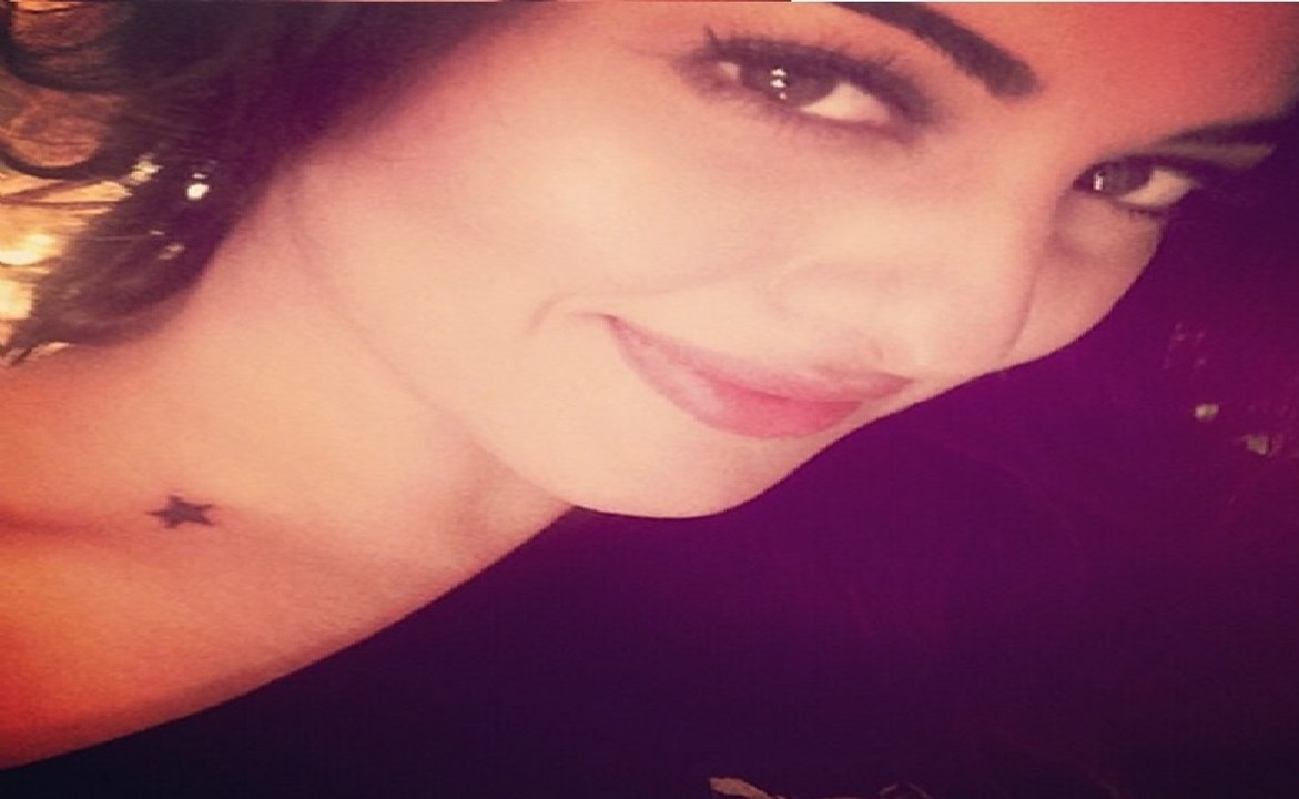 Sonakshi Sinha H0t Neck Tattoo