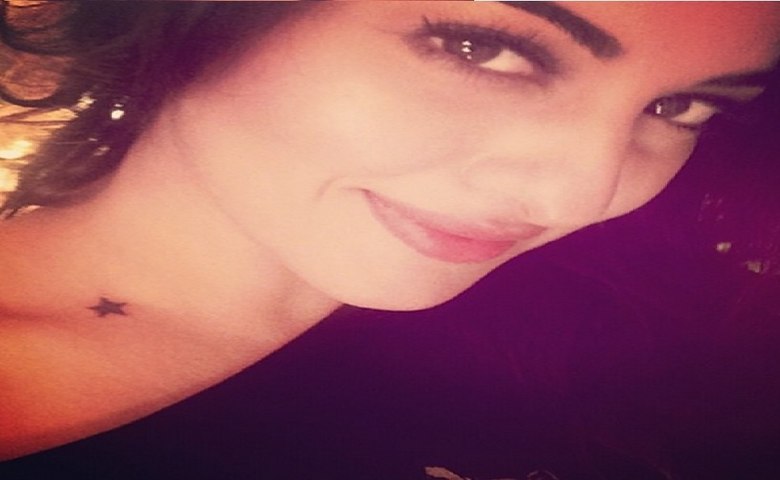 Sonakshi Sinha H0t Neck Tattoo