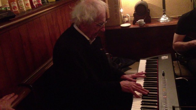 Claude Weisbuch, improvisation au piano au restaurant Le Tire Bouchon à Strasbourg