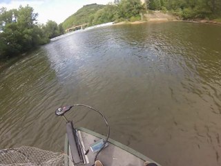 Brochet attaque bateau