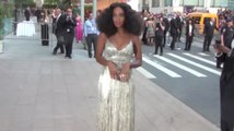 Solange con su mejor comportamiento al asistir al mismo evento que Rachel Roy