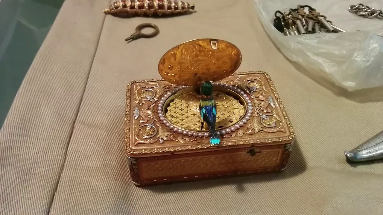 Une boite à musique du siècle dernier magnifique!