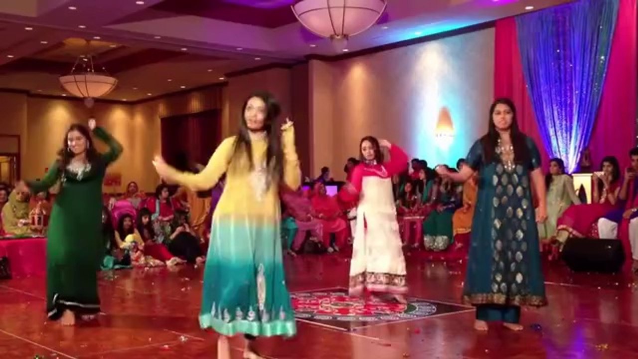 Beautiful Mehndi Dance