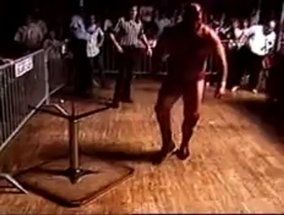 'Hacksaw' Jim Duggan vs Buzz Sawyer (11.11.1985) (Mid South)