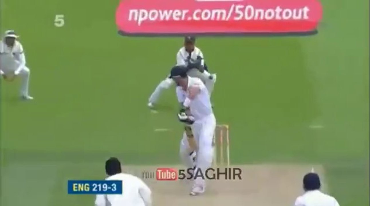 Dhoni almost gets Kevin Pietersen Wicket   India VS England Test Series 2011
