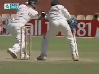 Dravid takes a blinder at slip   Australia v India 2nd test at Adelaide 2003 04