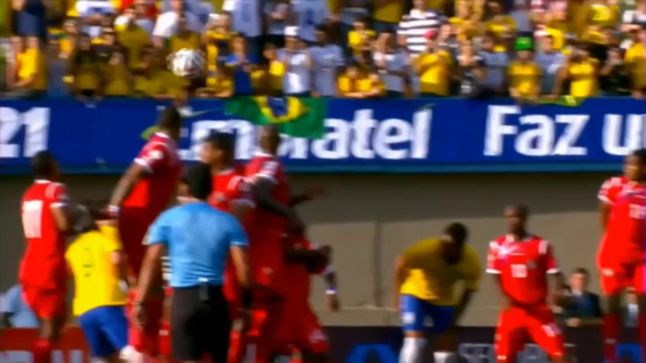 200. Tor! Neymar mit Sahne-Freistoß