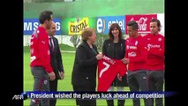 Bachelet wishes luck to Chilean players ahead of the World Cup