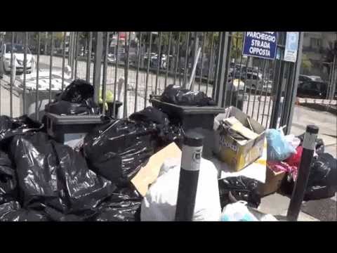 Aversa (CE) - Rifiuti in Via Michelangelo, sos dei commercianti (03.06.14)