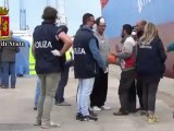 Ragusa - Lo 'sbarco dei pregiudicati' tra i 287 migranti (04.06.14)