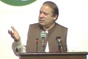 Dunya News-PM distributes cheques among Youth Loan Scheme's applicants