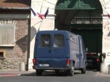 Evasion en Seine-Saint-Denis: Faut-il armer les gardiens de prison?