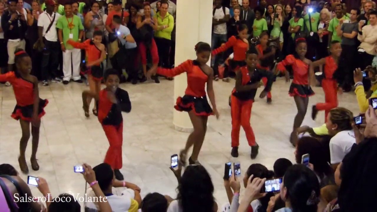 Tropa de Niños bailando