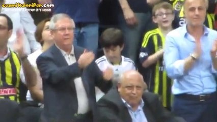 Ali İsmail Marşına Eşlik Eden Aziz Yıldırım