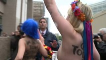 Dos activistas del movimiento feminista Femen