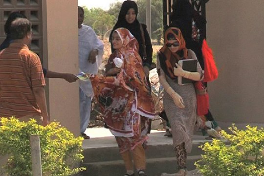Dunya News - Karachi University Students suffering from insecurity due to increasing in theft