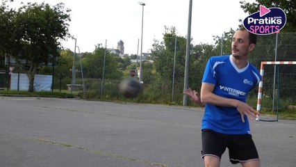 Handball - Comment faire une passe derrière le dos