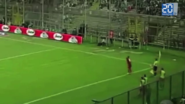 L'affreuse touche de Chris Philipps lors d’Italie-Luxembourg