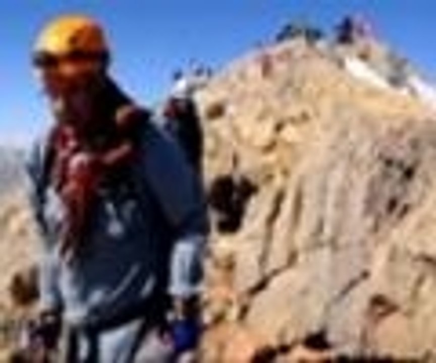 Koltuk değnekleriyle zirve tırmanışı