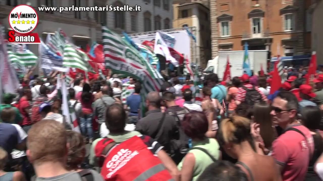 M5S assieme ai lavoratori dei call center: "Stop alla schiavitù!" - MoVimento 5 Stelle