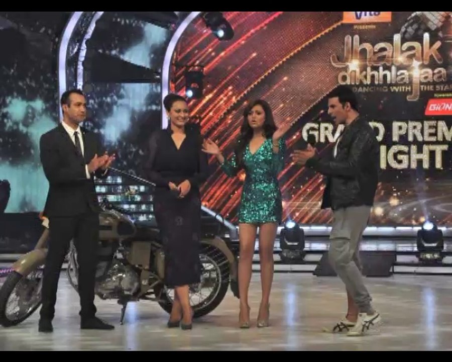 Jhalak Dikhhla Jaa 7 Akshay Sonakshi promote Holiday