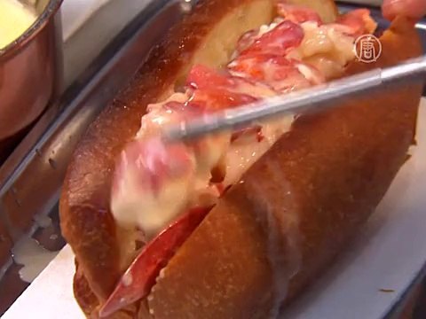 «Золотой» ролл с омаром предлагают в Нью-Йорке